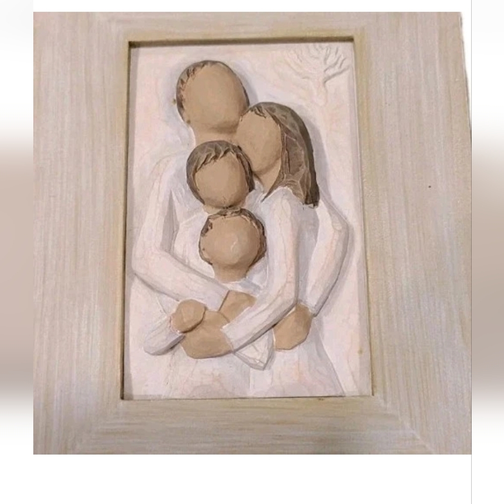 2005 Willow Tree “Family” Keepsake Box by Susan Lordi - A Lifetime Of Love